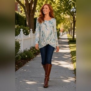 NWT Cupio Light Weight Knit Top